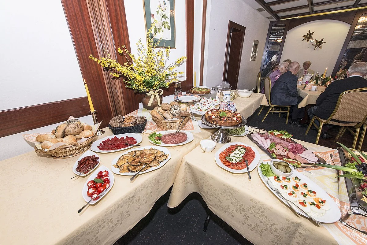 Festlich gedeckte Tafel im Restaurant Rohdenburg